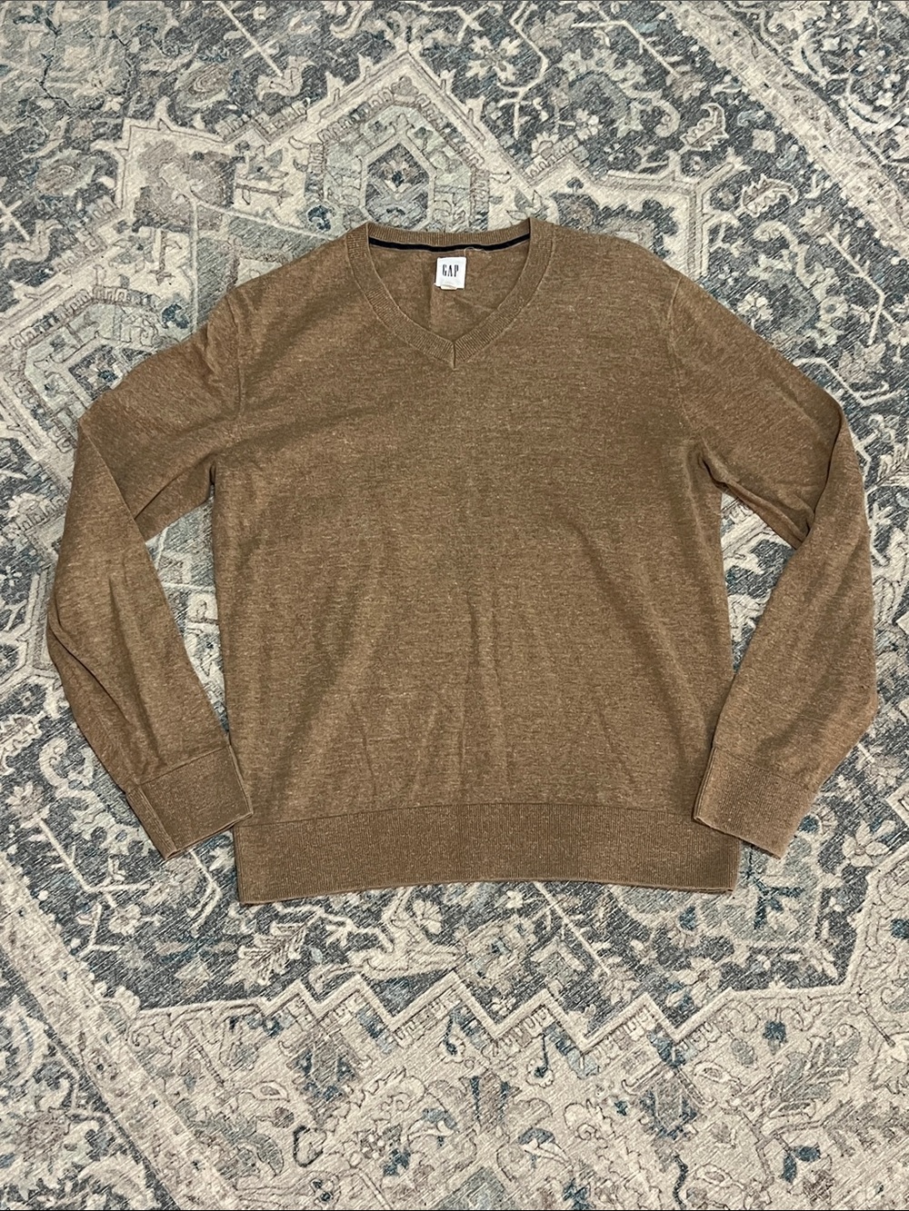 GAP Men's V-Neck Sweater in Light Brown Heather